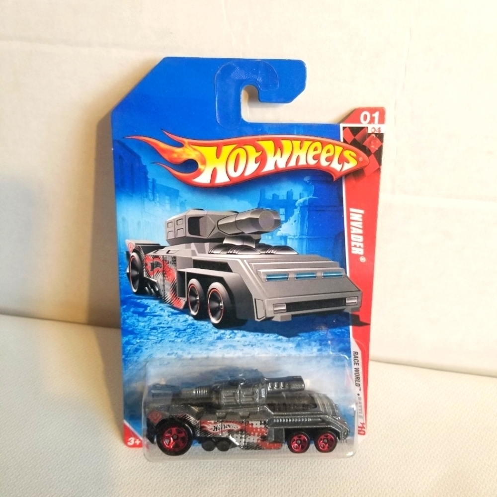 2010 Hot Wheels Gray Raceworld Battle Invader Toy Diecast Tank Car New